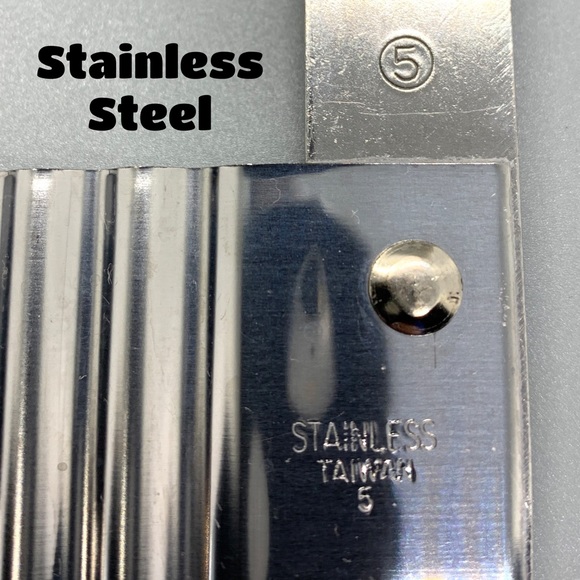 The Pampered Chef Crinkle Cutter - Picture 3 of 14